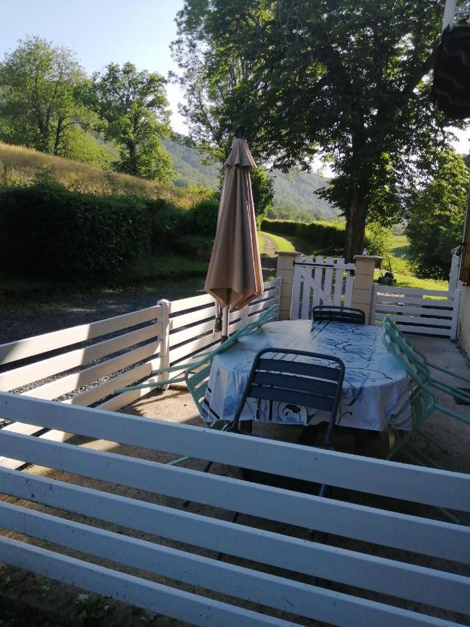 Marmanhac Maison A La Campagne Au Coeur Du Cantal Dept 15 מראה חיצוני תמונה